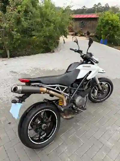 Ducati Hypermotard 796 2012 - 5600 EUR, 20148 km - AUTO.MOTO.pt - 20148km - foto 2 de 9