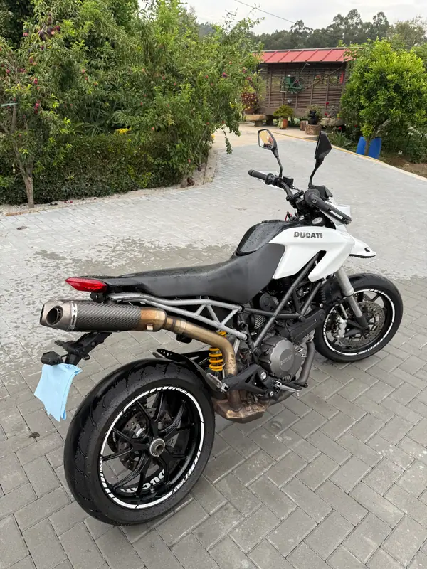 Ducati Hypermotard 796 2012 - 5600 EUR, 20148 km - AUTO.MOTO.pt - 20148km - foto 2 de 9