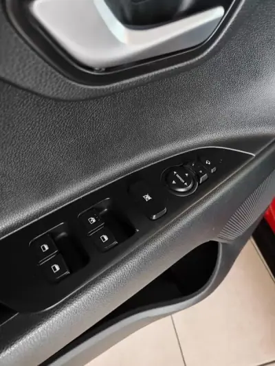 Kia Stonic 2021 - 14950 EUR, 29990 km - AUTO.MOTO.pt - 29990km - foto 22 de 33