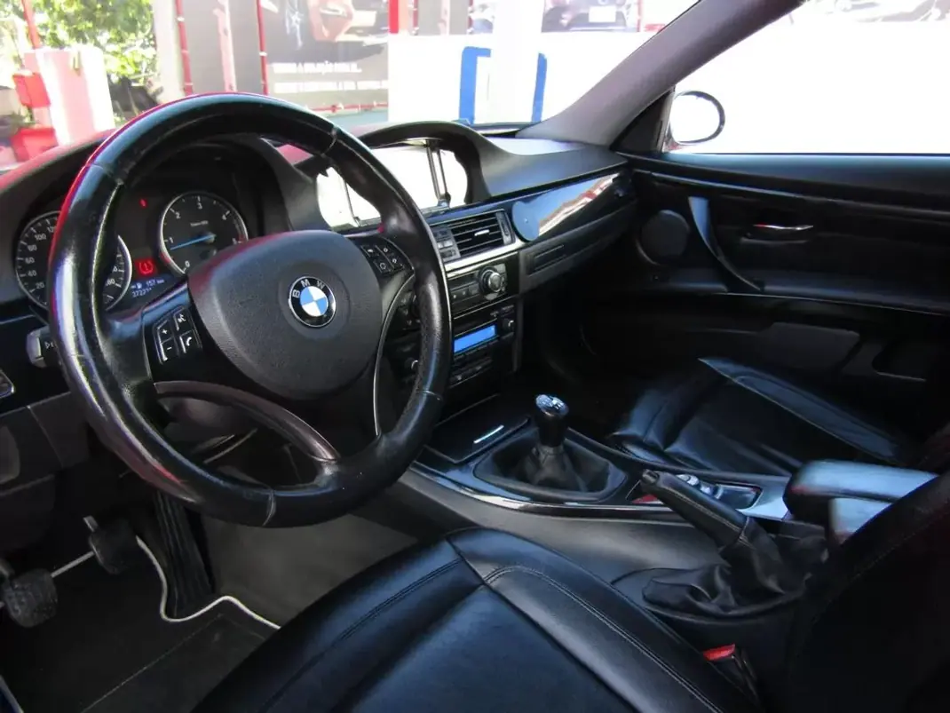BMW 320 2008 - 15950 EUR, 272190 km - 272190km - foto 14 de 22