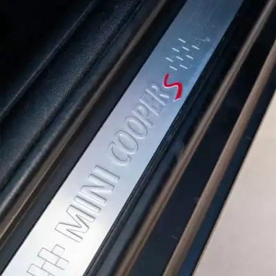 MINI Cooper 2015 - 19999 EUR, 172000 km - AUTO.MOTO.pt - 172000km - foto 13 de 24