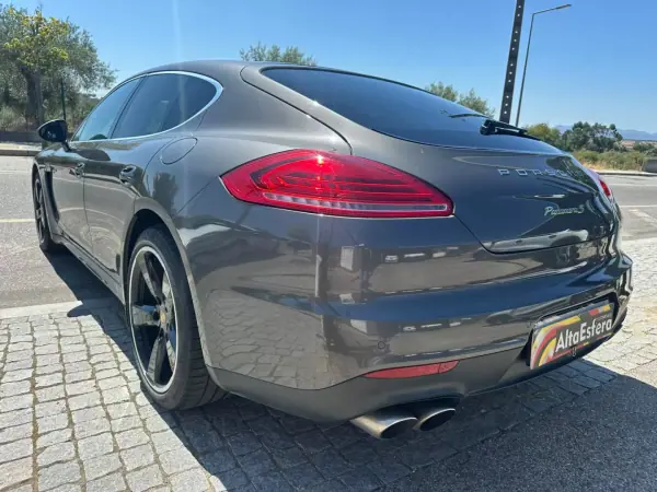Porsche Panamera 2015 - 39900 EUR, 124815 km - AUTO.MOTO.pt - 124815km - foto 6 de 41