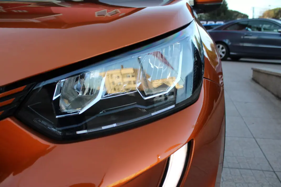 Peugeot e-2008 2020 - 19450 EUR, 54000 km - AUTO.MOTO.pt - 54000km - foto 12 de 41