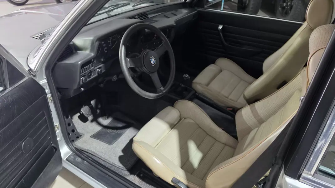 BMW 323 1982 - 27500 EUR, 224548 km - AUTO.MOTO.pt - 224548km - foto 30 de 44