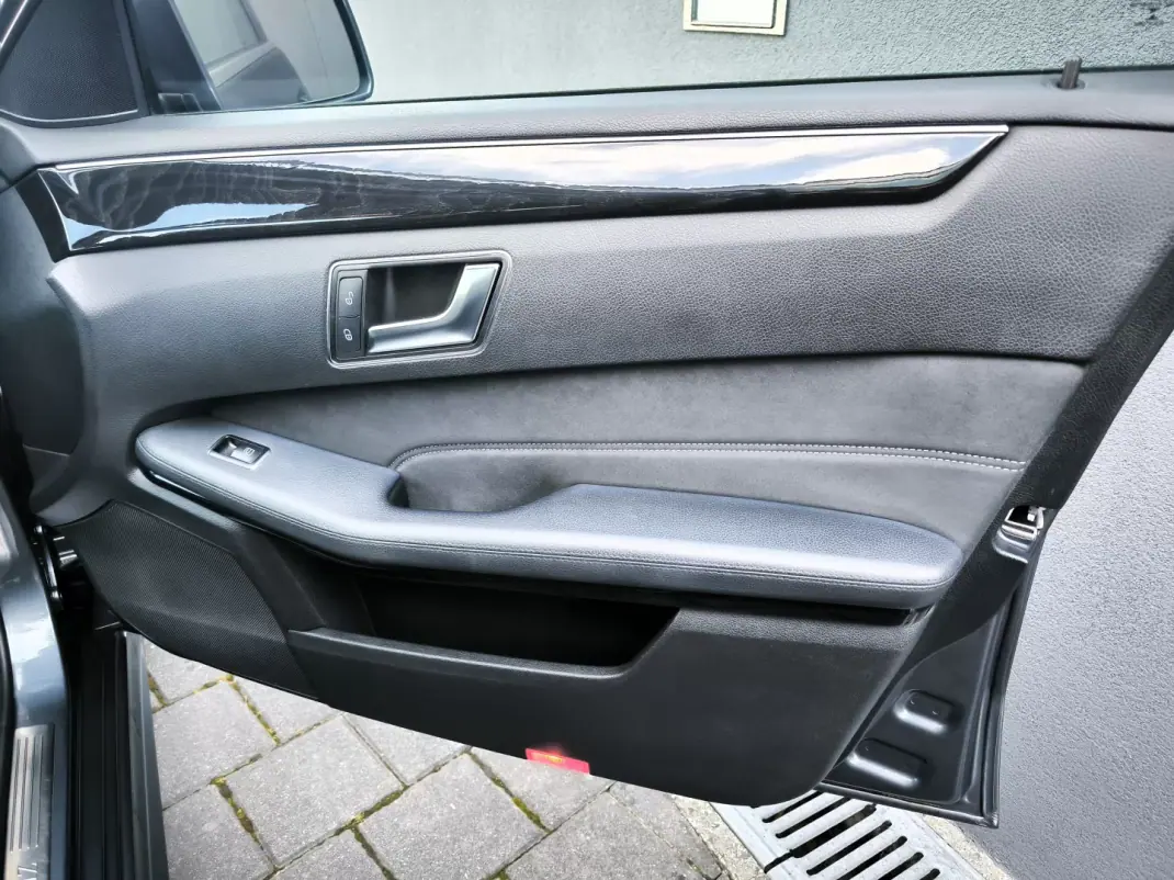 Mercedes-Benz E 250 2013 - 12950 EUR, 369000 km - AUTO.MOTO.pt - 369000km - foto 33 de 41