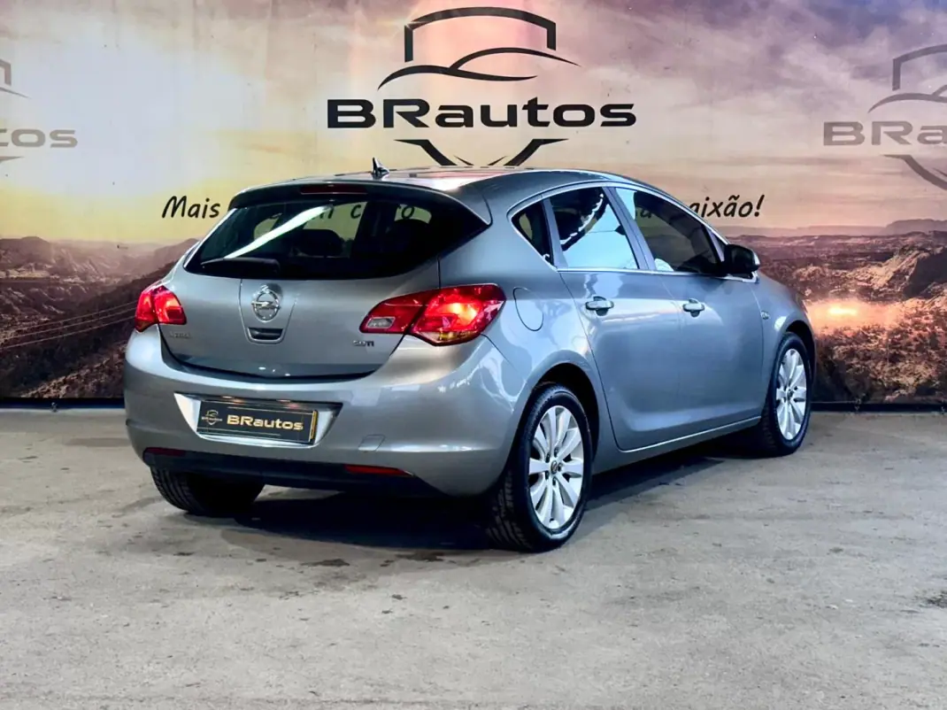Opel Astra 2010 - 7500 EUR, 194859 km - AUTO.MOTO.pt - 194859km - foto 6 de 22