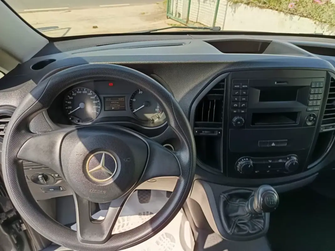 Mercedes-Benz Vito Tourer 2018 - 20324 EUR, 210000 km - AUTO.MOTO.pt - 210000km - foto 6 de 9