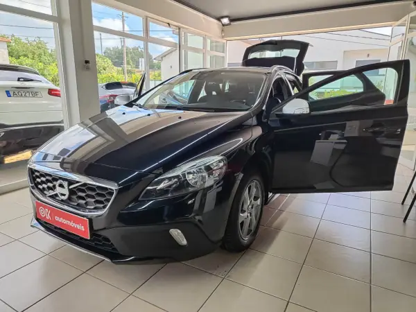 Volvo V40 Cross Country 2014 - 8150 EUR, 211000 km - AUTO.MOTO.pt - 211000km - foto 21 de 35