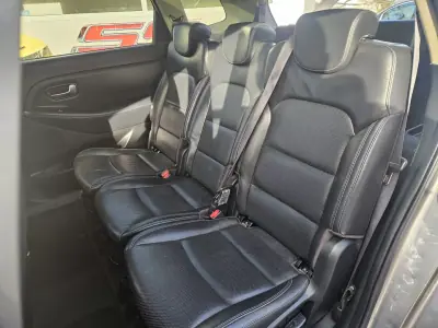 Kia Carens 2018 - 17500 EUR, 138200 km - AUTO.MOTO.pt - 138200km - foto 20 de 63