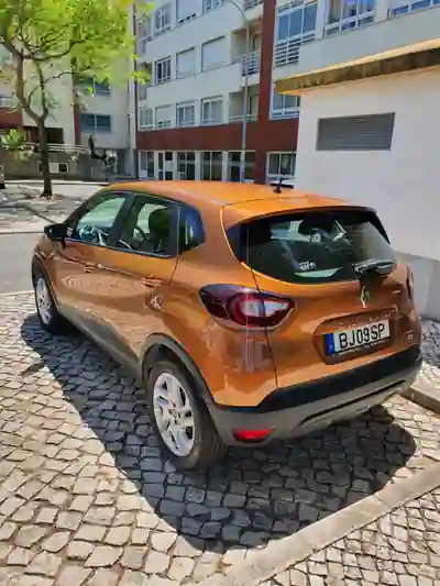 Renault Captur 2017 - 9400 EUR, 103000 km - AUTO.MOTO.pt - 103000km - foto 6 de 13