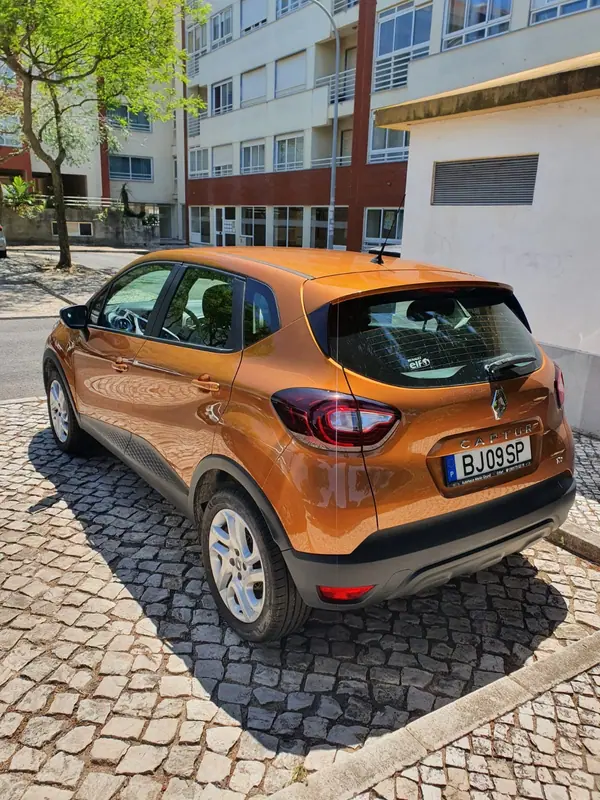 Renault Captur 2017 - 9400 EUR, 103000 km - AUTO.MOTO.pt - 103000km - foto 6 de 13
