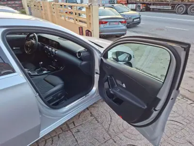 Mercedes-Benz A 200 2018 - 22500 EUR, 77000 km - AUTO.MOTO.pt - 77000km - foto 23 de 37