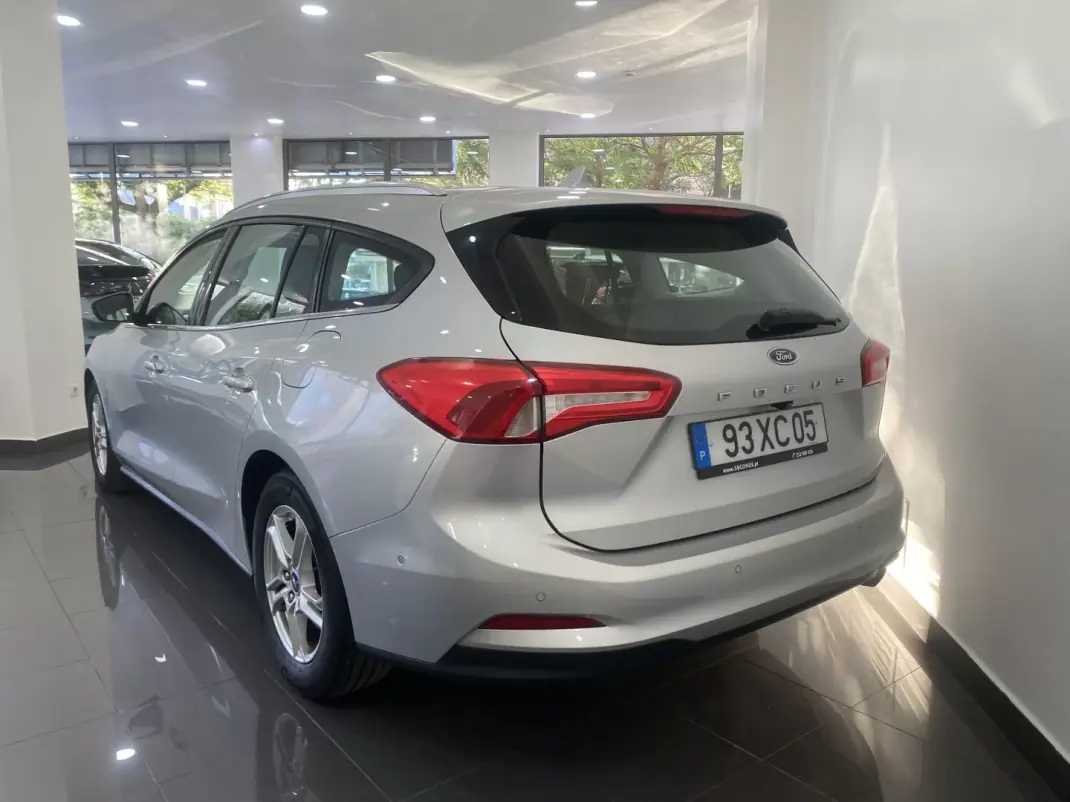 Ford Focus SW 2019 - 12600 EUR, 156868 km - AUTO.MOTO.pt - 156868km - foto 23 de 34