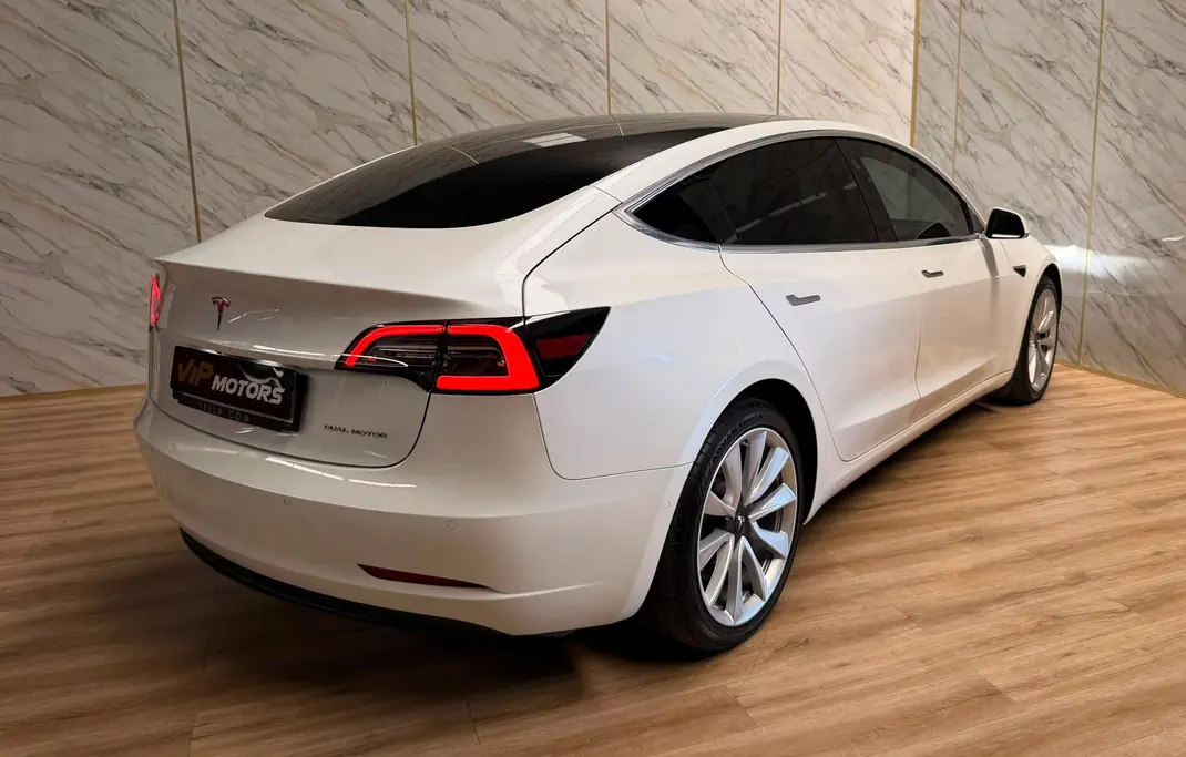 Tesla Model 3 2020 - 27900 EUR, 95000 km - 95000km - foto 6 de 11