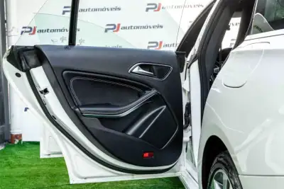 Mercedes-Benz CLA 180 2019 - 22990 EUR, 188150 km - AUTO.MOTO.pt - 188150km - foto 12 de 35