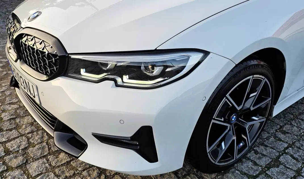 BMW 318 2020 - 28999 EUR, 100000 km - AUTO.MOTO.pt - 100000km - foto 31 de 35