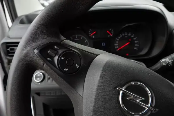 Opel COMBO 2020 - 14800 EUR, 138240 km - AUTO.MOTO.pt - 138240km - foto 13 de 23