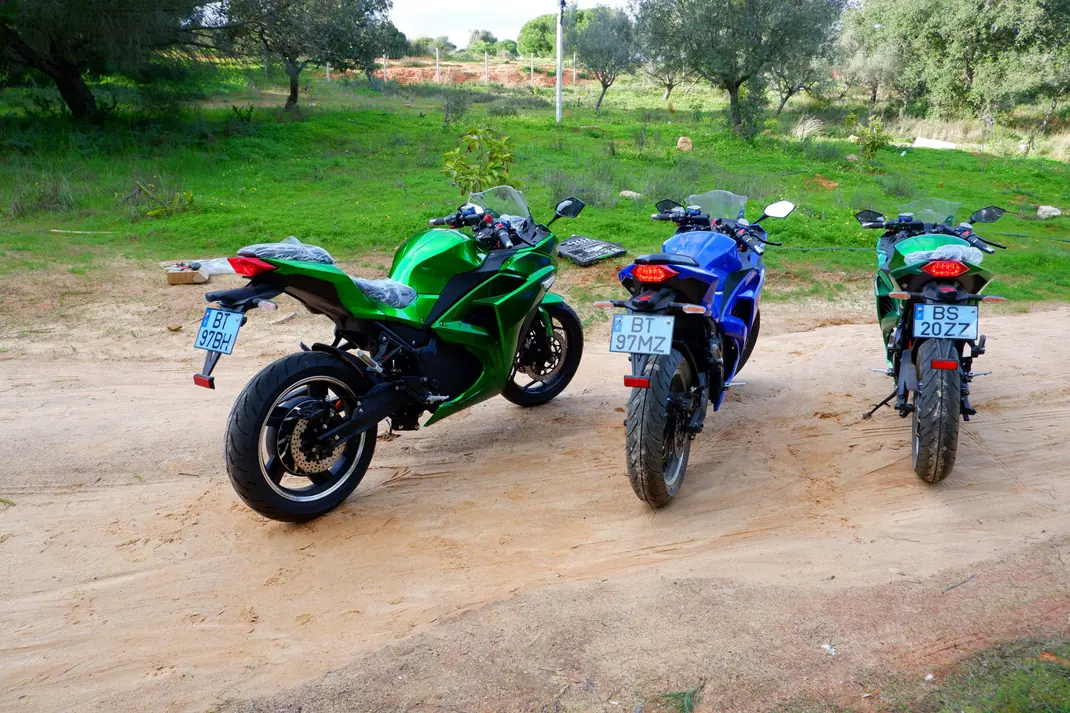Kawasaki Ninja 400 2025 - 8610 EUR, 2 km - AUTO.MOTO.pt - 2km - foto 13 de 15