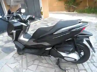 Honda Forza 2021 - 4600 EUR, 8400 km - AUTO.MOTO.pt - 8400km - foto 3 de 9