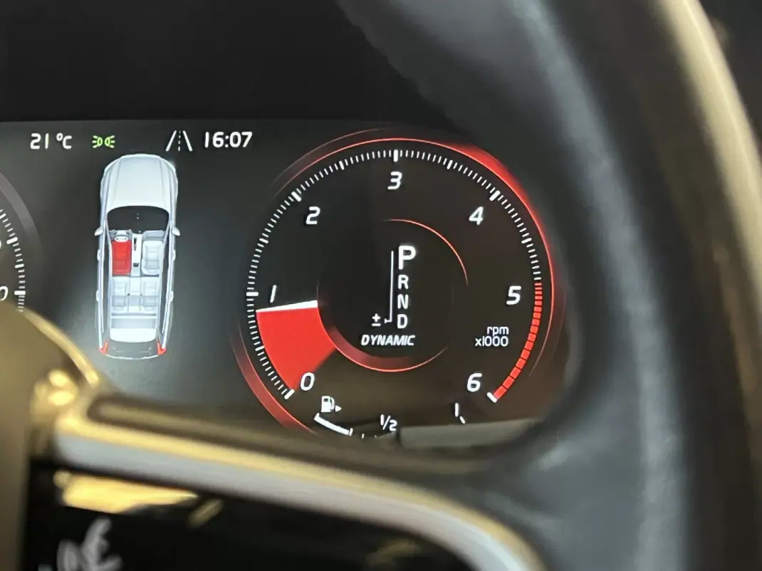 Volvo V90 2018 - 27490 EUR, 160000 km - AUTO.MOTO.pt - 160000km - foto 43 de 53