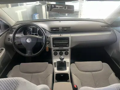 Volkswagen Passat Variant 2008 - 8900 EUR, 221737 km - AUTO.MOTO.pt - 221737km - foto 10 de 24
