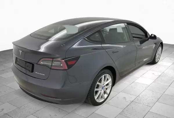Tesla Model 3 2023 - 30900 EUR, 37000 km - AUTO.MOTO.pt - 37000km - foto 4 de 14