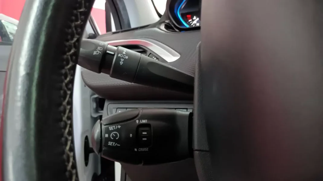 Peugeot 2008 2015 - 11490 EUR, 92490 km - AUTO.MOTO.pt - 92490km - foto 33 de 72