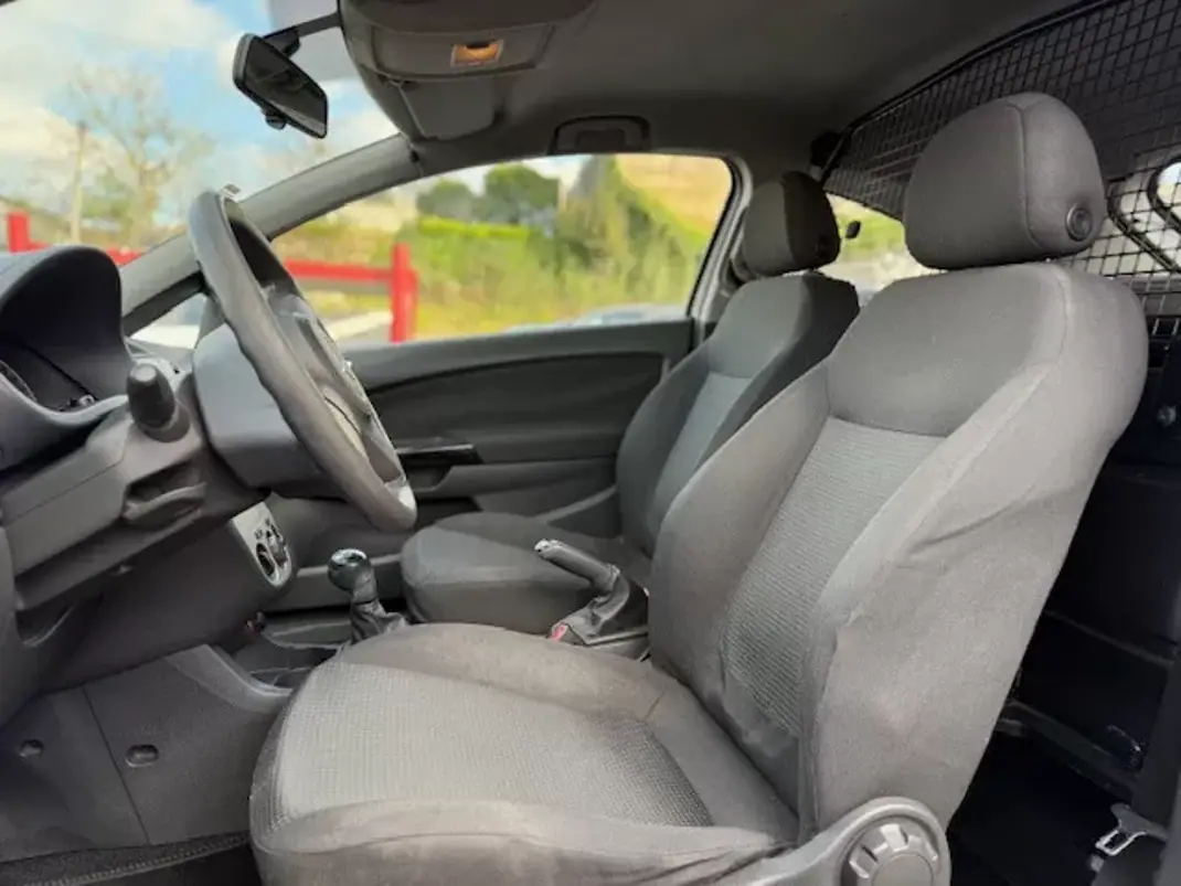 Opel Corsa 1.3 CDTI Van 2007 - 3000 EUR, 342000 km - AUTO.MOTO.pt - 342000km - foto 4 de 10