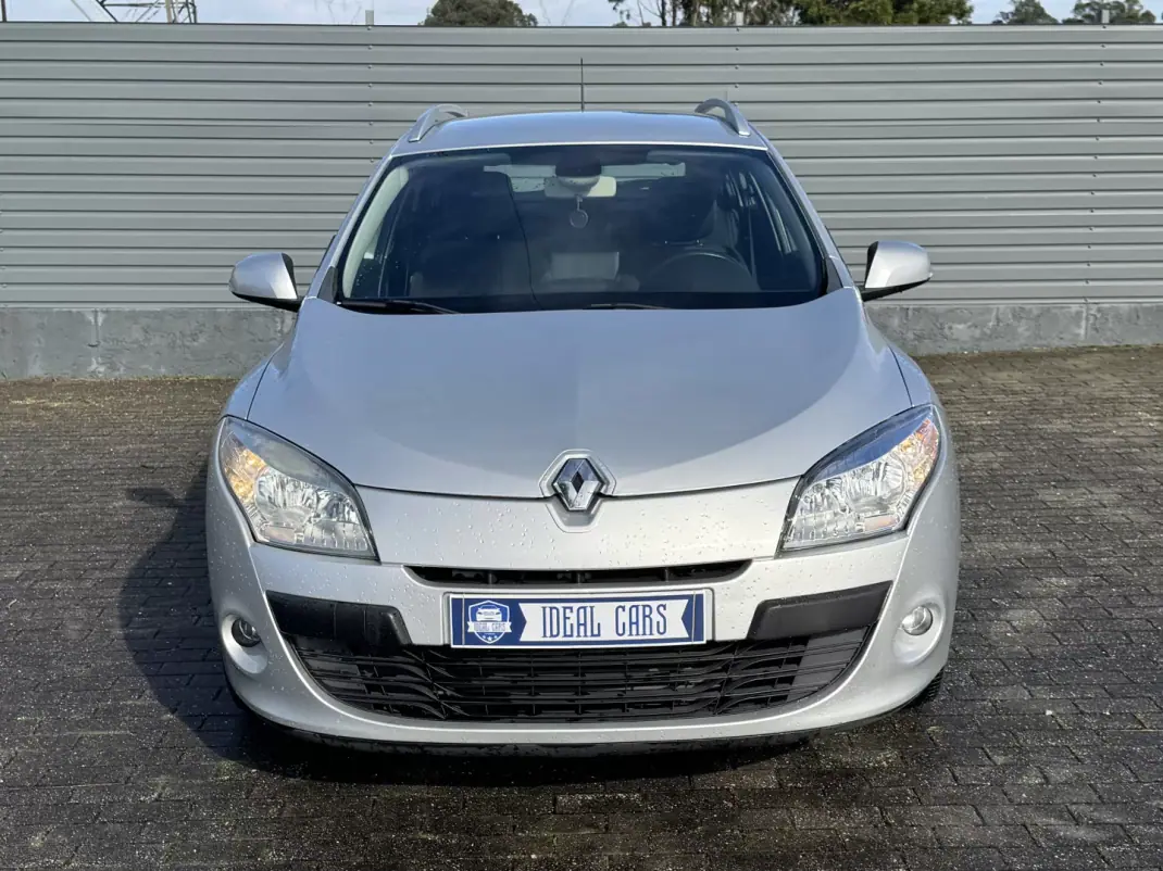 Renault Mégane Break 2011 - 7950 EUR, 226000 km - AUTO.MOTO.pt - 226000km - foto 3 de 6