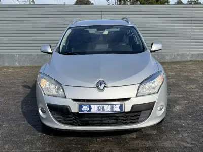 Renault Mégane Break 2011 - 7950 EUR, 226000 km - AUTO.MOTO.pt - 226000km - foto 3 de 6