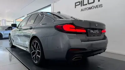 BMW 530e 2022 - 28990 EUR, 181352 km - AUTO.MOTO.pt - 181352km - foto 9 de 33