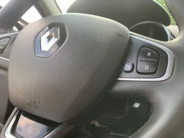 Renault Clio Sport Tourer 2019 - 13999 EUR, 127245 km - AUTO.MOTO.pt - 127245km - foto 23 de 53