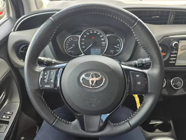 Toyota Yaris 2020 - 13490 EUR, 130000 km - AUTO.MOTO.pt - 130000km - foto 14 de 14