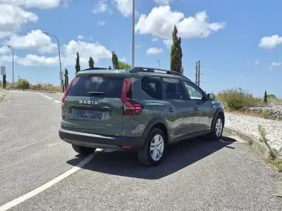 Dacia Jogger 2024 - 18990 EUR, 65878 km - AUTO.MOTO.pt - 65878km - foto 4 de 25