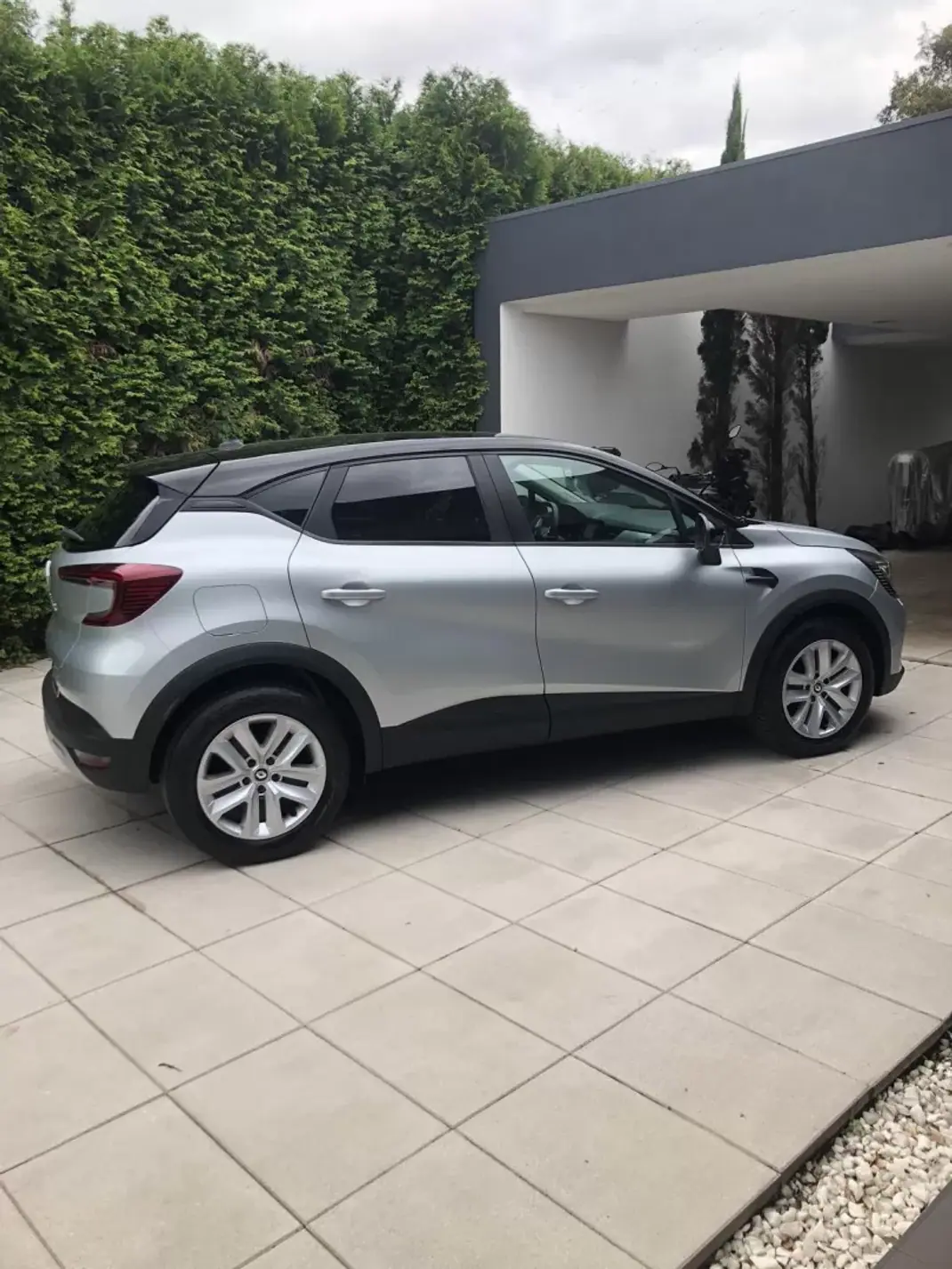 Renault Captur 2023 - 16900 EUR, 51000 km - AUTO.MOTO.pt - 51000km - foto 8 de 31