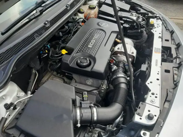 Opel Astra 2013 - 9900 EUR, 179980 km - AUTO.MOTO.pt - 179980km - foto 33 de 35