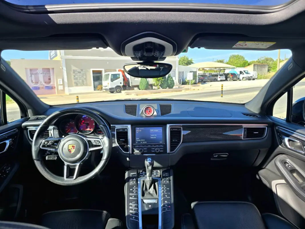 Porsche Macan 2015 - 43950 EUR, 132922 km - AUTO.MOTO.pt - 132922km - foto 6 de 10
