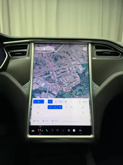 Tesla Model S 2018 - 19500 EUR, 260000 km - AUTO.MOTO.pt - 260000km - foto 11 de 23