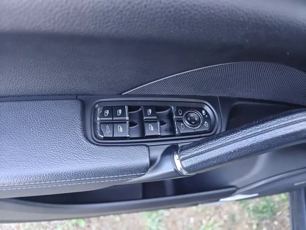 Porsche Cayenne 2016 - 42499 EUR, 199000 km - 199000km - foto 24 de 41