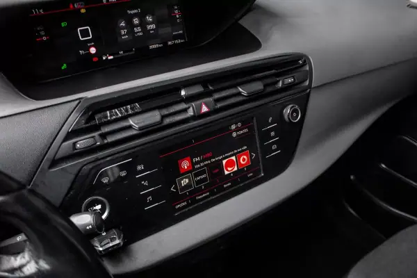 Citroën Grand C4 Spacetourer 2018 - 9900 EUR, 367153 km - AUTO.MOTO.pt - 367153km - foto 18 de 37