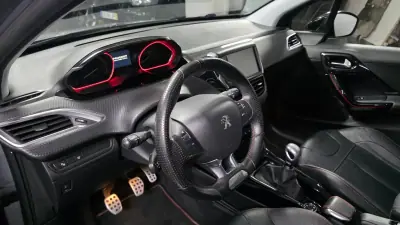 Peugeot 2008 2018 - 12990 EUR, 144000 km - AUTO.MOTO.pt - 144000km - foto 5 de 35