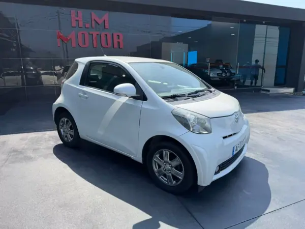 Toyota iQ 2009 - 7750 EUR, 148000 km - AUTO.MOTO.pt - 148000km - foto 2 de 8