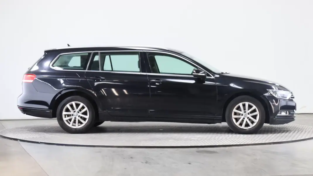 Volkswagen Passat Variant 2017 - 15999 EUR, 157121 km - AUTO.MOTO.pt - 157121km - foto 5 de 17