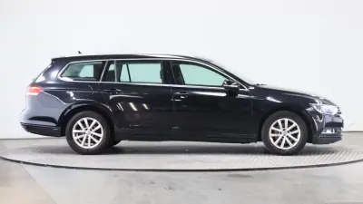 Volkswagen Passat Variant 2017 - 15999 EUR, 157121 km - AUTO.MOTO.pt - 157121km - foto 5 de 17