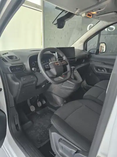 Opel COMBO 2024 - 21900 EUR, 11972 km - AUTO.MOTO.pt - 11972km - foto 8 de 20