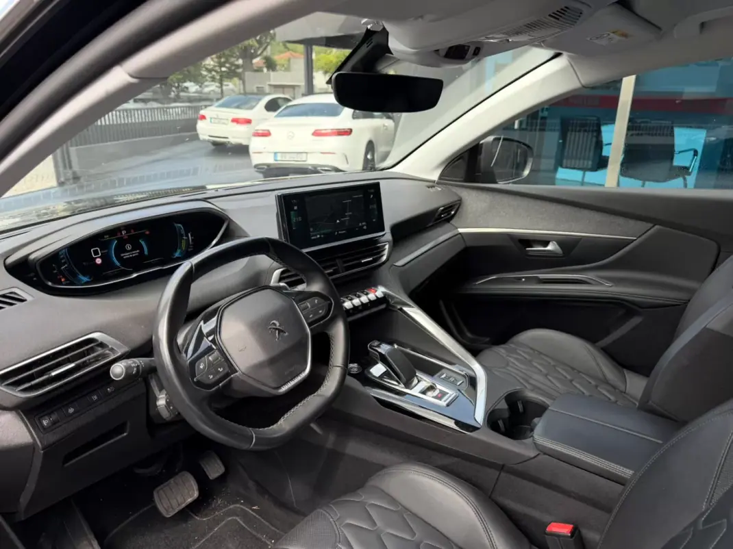 Peugeot 3008 2021 - 24500 EUR, 94000 km - AUTO.MOTO.pt - 94000km - foto 7 de 11