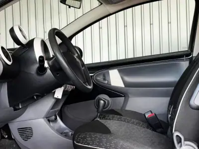 Peugeot 107 2011 - 6500 EUR, 168500 km - AUTO.MOTO.pt - 168500km - foto 23 de 39