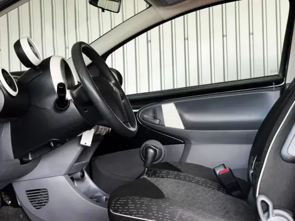 Peugeot 107 2011 - 6500 EUR, 168500 km - AUTO.MOTO.pt - 168500km - foto 23 de 39