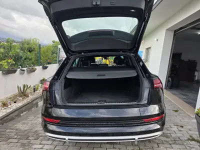 Audi e-tron 2022 - 31750 EUR, 115000 km - AUTO.MOTO.pt - 115000km - foto 37 de 73