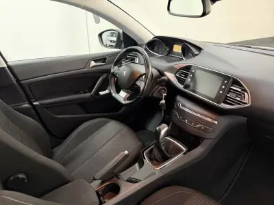 Peugeot 308 2017 - 10990 EUR, 131446 km - AUTO.MOTO.pt - 131446km - foto 10 de 21